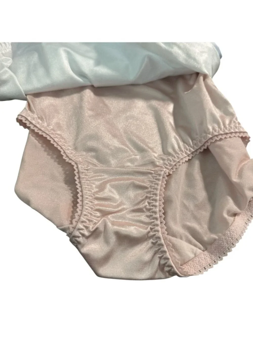 VANITY FAIR 3 Pack Radiant Women’s M 6 Undershapers Hi-Cut Satin Briefs NEW